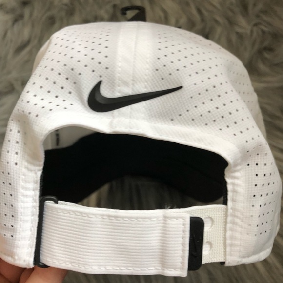 NIKE Women's AeroBill Legacy 91 Perforated Cap - Picture 2 of 6